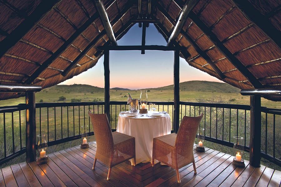 Tshukudu_Chalet_Private_Dining.jpg