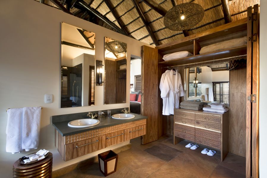 Tshukudu_Suite_Bathroom1.jpg